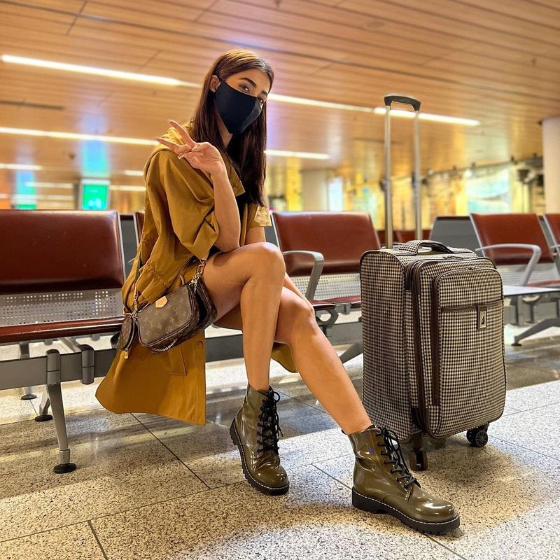 pooja hegde thigh show in airport her shoos and bag highlights
