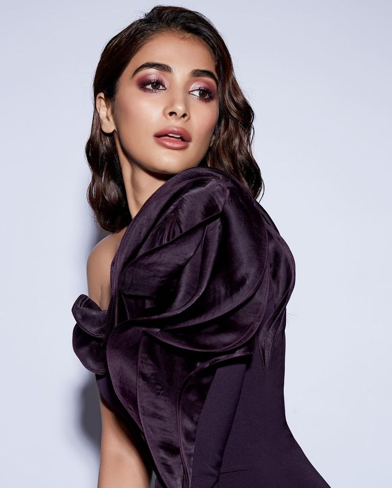 pooja hegde thigh show in airport her shoos and bag highlights