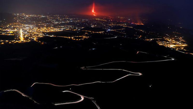 Viral shocking pictures of volcano eruption in spanish island of la palma