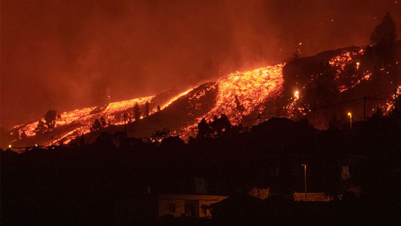Viral shocking pictures of volcano eruption in spanish island of la palma