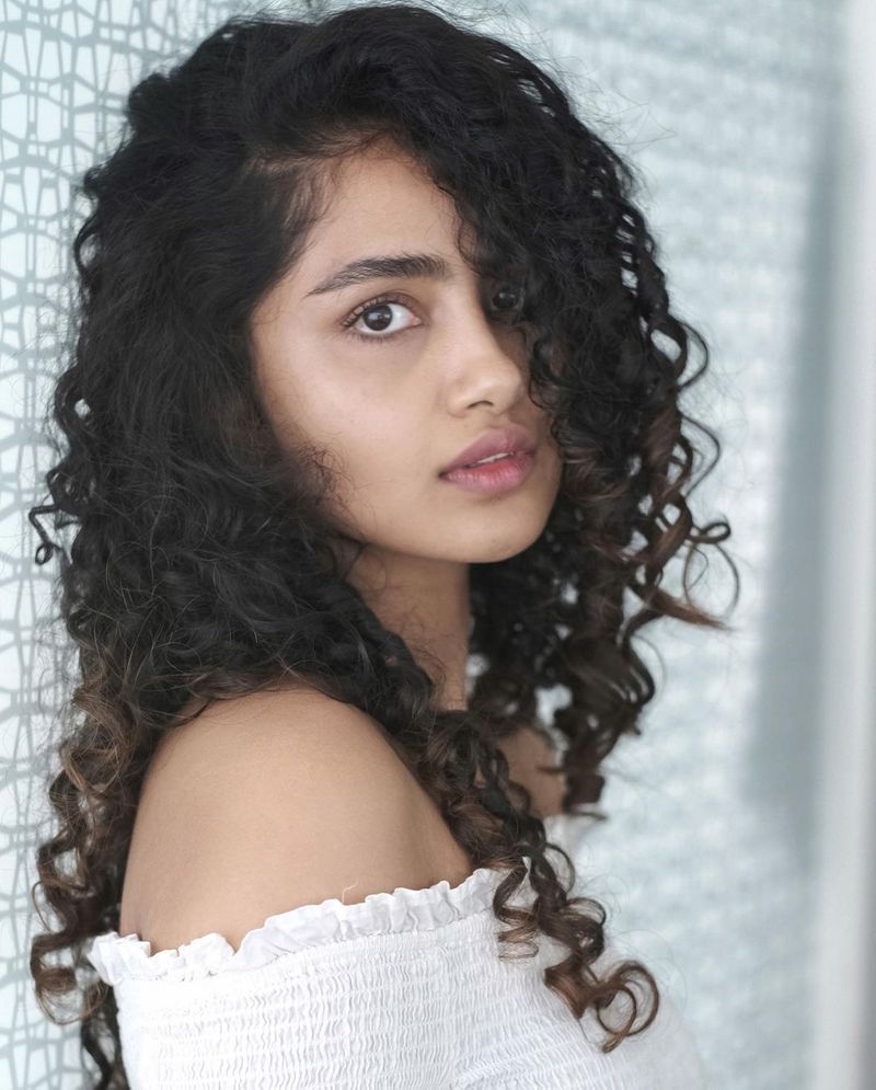 curly hair killing looks anupama parameswaran latest photos goes trending