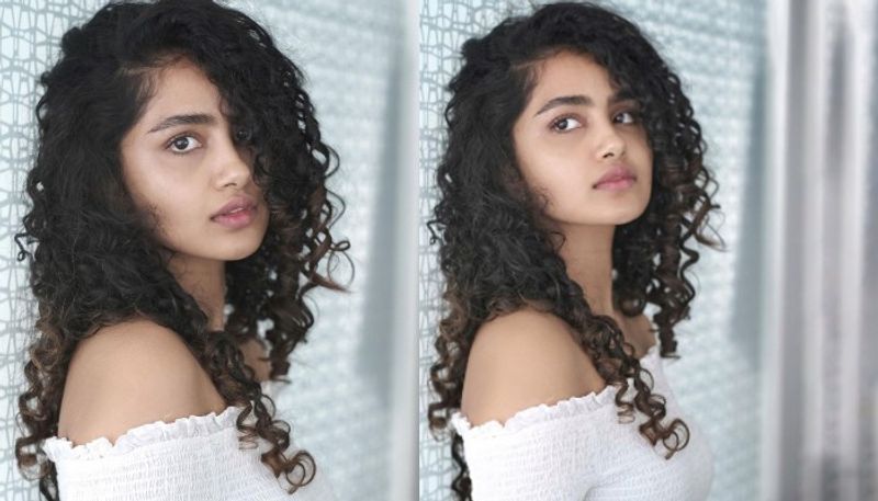 curly hair killing looks anupama parameswaran latest photos goes trending