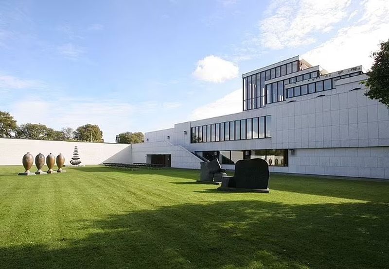 Kunston Museum of Modern Art Show Controversy over art work named take the money and run