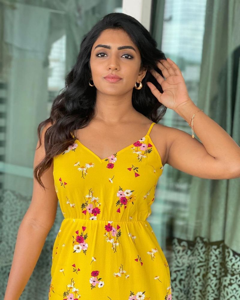 eesha rebba hot poses in sleeve less yellow night wear pics goes viral