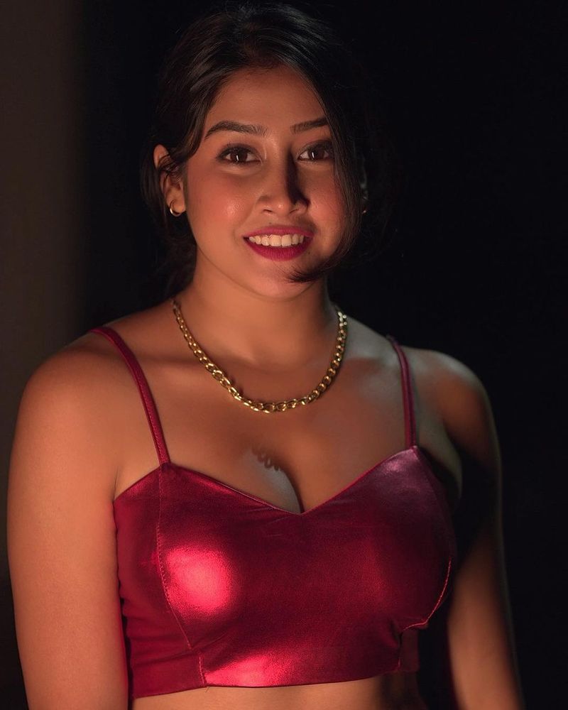 Actress Sofia who is agitated in glamor ... who can't be seen ..?