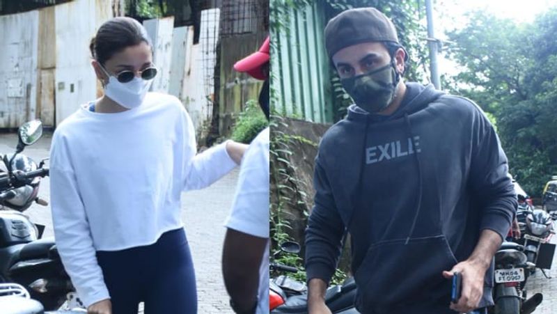 neetu singh with alia bhatt and ranbir kapoor spotted at krishnaraj bunglow to see construction work going on