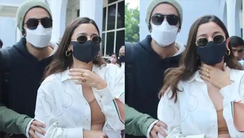 neetu singh with alia bhatt and ranbir kapoor spotted at krishnaraj bunglow to see construction work going on