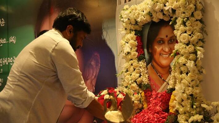 megastar chiranjeevi attends actor uttej wife padmaja remembrance meet megastar chiranjeevi attends actor uttej wife padmaja remembrance meet