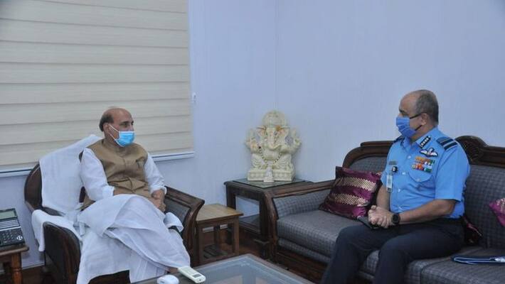 Indian Air Force new chief V R Chaudhari met Defence Minister Rajnath Singh after taking charge Indian Air Force new chief V R Chaudhari met Defence Minister Rajnath Singh after taking charge