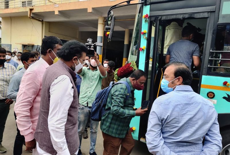 Transport Minister B Sriramulu Inspect the Electric Bus in Bengaluru grg