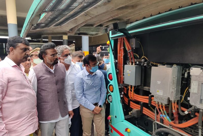 Transport Minister B Sriramulu Inspect the Electric Bus in Bengaluru grg