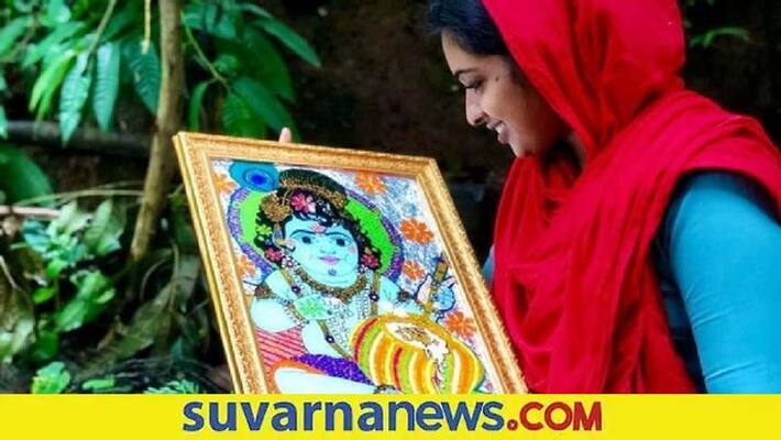 Kerala Muslim Woman Painted More than 500 Lord Krishna photos snr Kerala Muslim Woman Painted More than 500 Lord Krishna photos snr