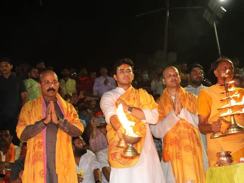 MP Tejasvi Surya offer aarti at the Sarayu ghats dpl