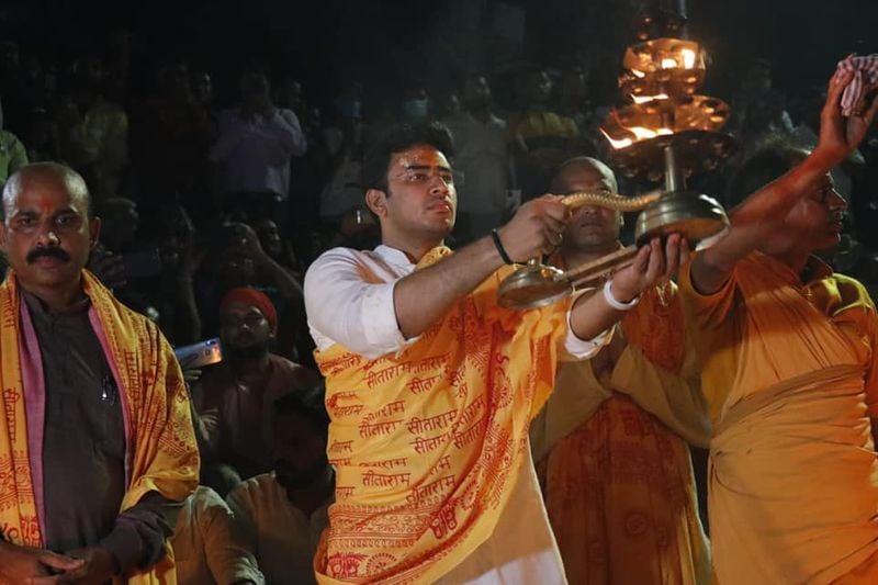 MP Tejasvi Surya offer aarti at the Sarayu ghats dpl