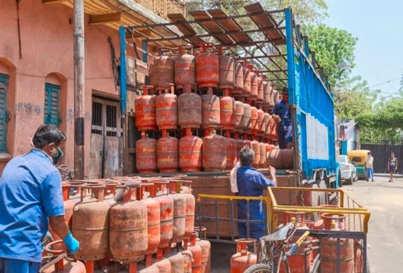 Inflation the common man may get a shock before Diwali, the price of LPG may increase