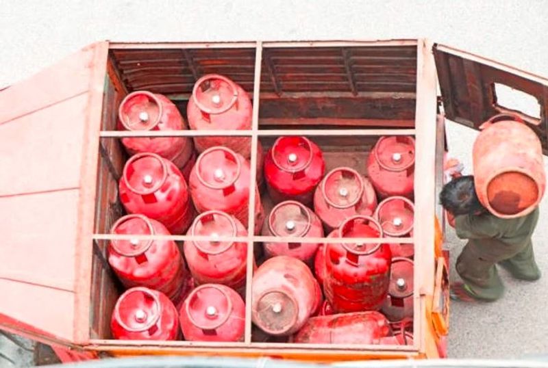 LPG Price Hike: Shock to common man price of LPG cylinders increased know latest price here