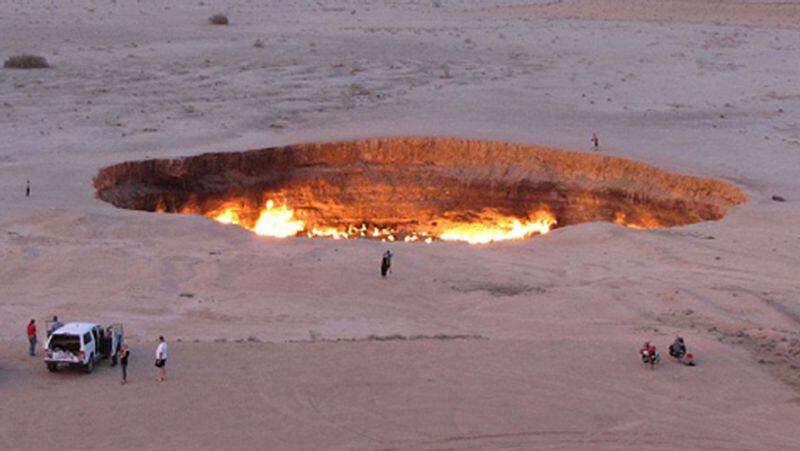 तुर्कमेनिस्तान काराकुम रेगिस्तान में जलती हुई नरक की आग का रहस्य