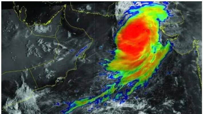 Cyclone Shaheen getting stronger in oman Cyclone Shaheen getting stronger in oman