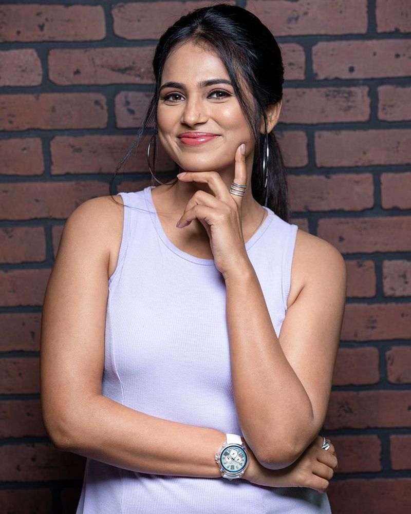 Actress Ramya Pandian sleeveless short gown latest hot photos