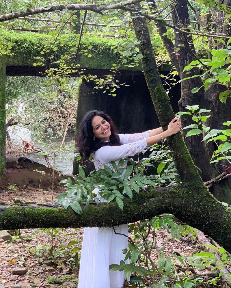singer sunitha enjoys her goa vacation with close friends says best destination for nature lovers