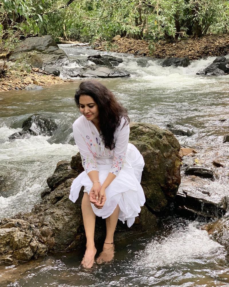 singer sunitha enjoys her goa vacation with close friends says best destination for nature lovers