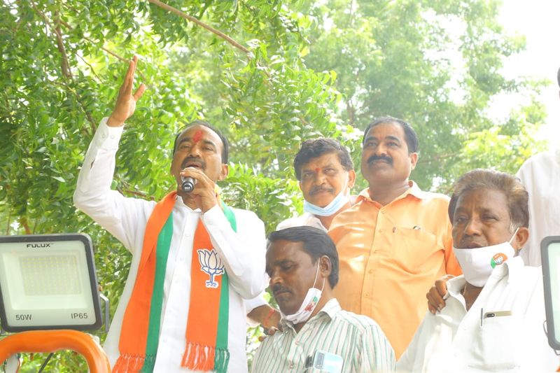 huzurabad bypoll... jammikunta trs ex president joins bjp presence of eatala