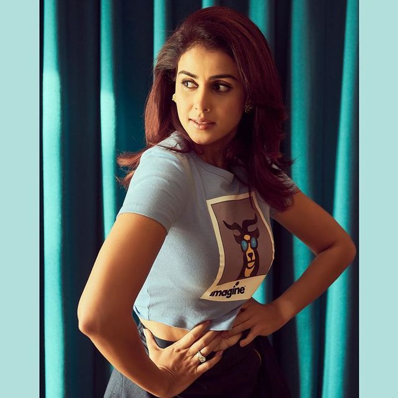 Genelia stuns in black dress, photos goes viral