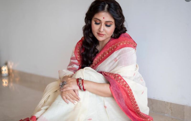 want to fashion like swastika mukherjee in Puja then follow her wardrobe bmm