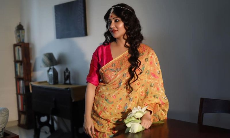 want to fashion like swastika mukherjee in Puja then follow her wardrobe bmm