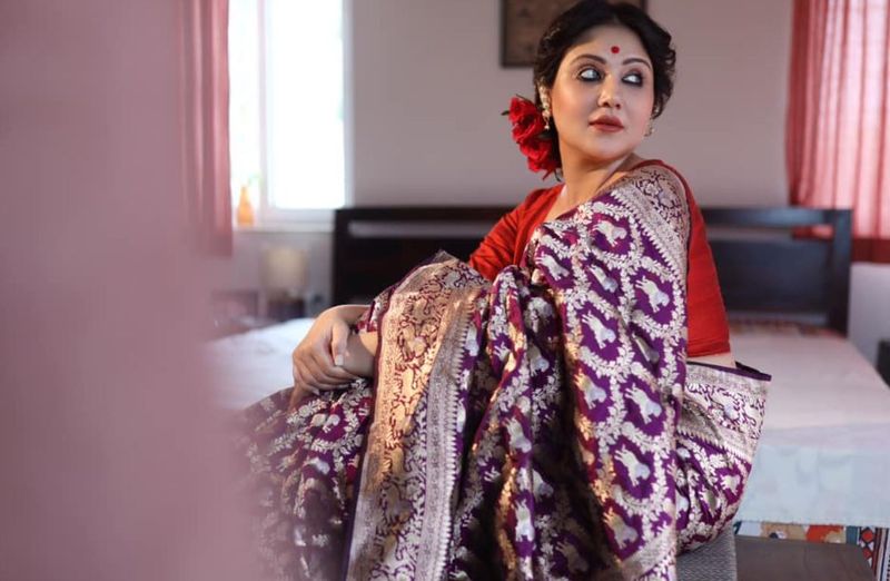 want to fashion like swastika mukherjee in Puja then follow her wardrobe bmm