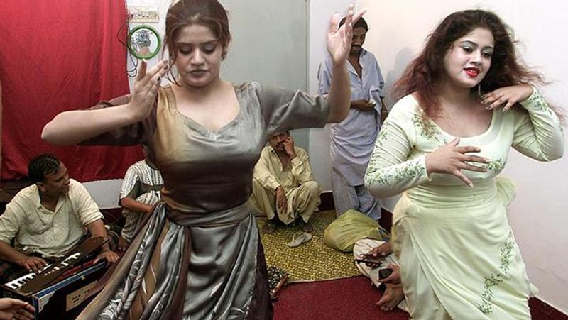 Sanjay Leela Bhansali film Heera Mandi in controversy in Pakistan know about it