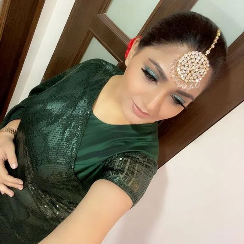 khushboo sundar look like teenage girl in latest photos just stunning