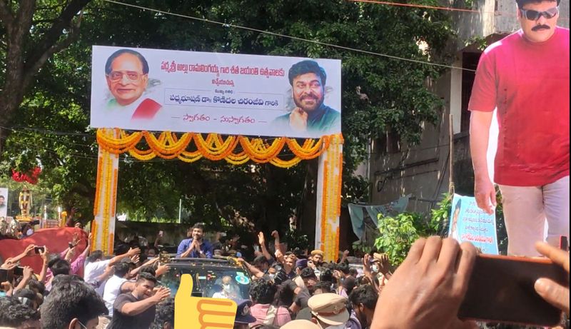 chiranjeevi unveil the statue of allu ramalingaiah in rajahmundry