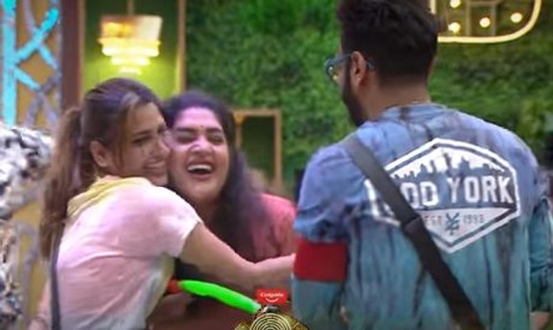 sreeram wants to go date with hamida and sunny immitated swetaa siri and other its full fun
