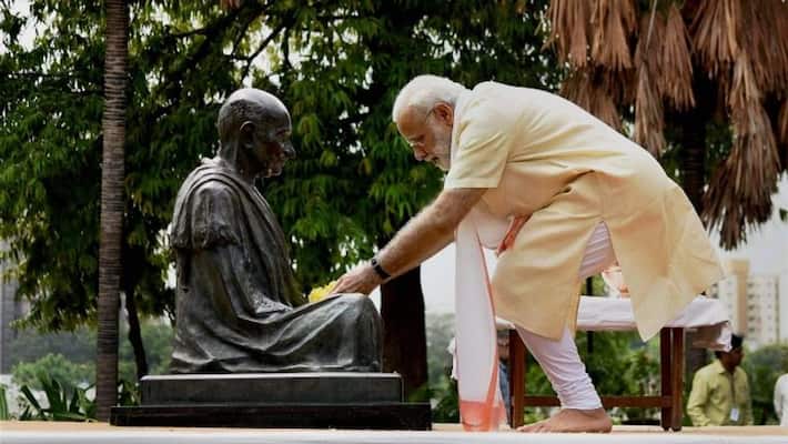 Gandhi Jayanti: Leaders across party lines pay tribute to Mahatma Gandhi at Rajghat-dnm Gandhi Jayanti: Leaders across party lines pay tribute to Mahatma Gandhi at Rajghat-dnm