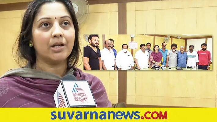 Janasnehi Trust Yogesh Returns Money Collected For Vijayalakshmi to Karnataka Film Chamber mah Janasnehi Trust Yogesh Returns Money Collected For Vijayalakshmi to Karnataka Film Chamber mah