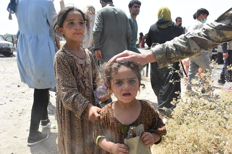 iconic photo baby lifted over wall at Kabul airport by Marine