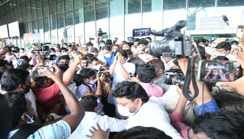 Sramadanam : janasena chief pawan kalyan reached to rajahmundry