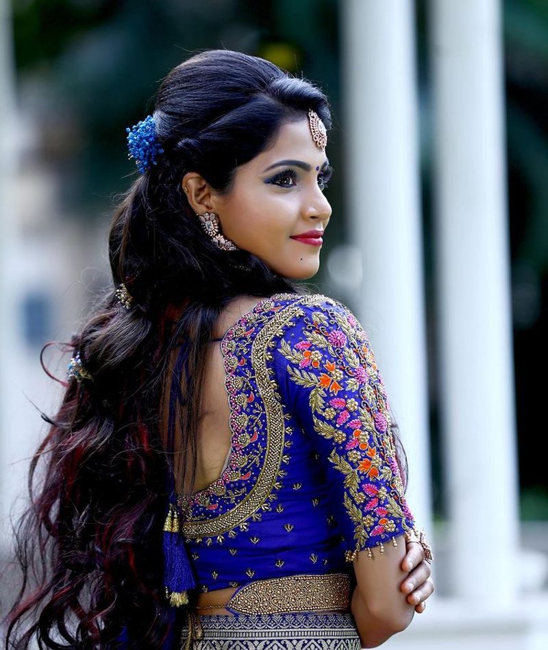Raja Rani serial fame Vaishali shopping for wedding with boyfriend viral photos