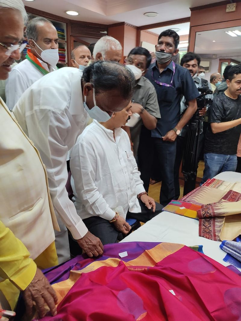 CM Basavaraj Bommai Bought saree for his Wife snr