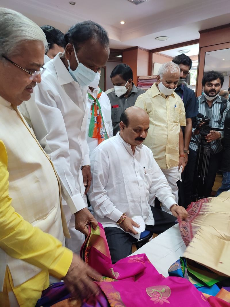 CM Basavaraj Bommai Bought saree for his Wife snr