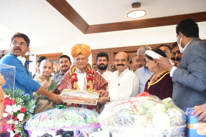 Official Invitation to SM Krishna for the Inauguration of Mysuru Dasara grg