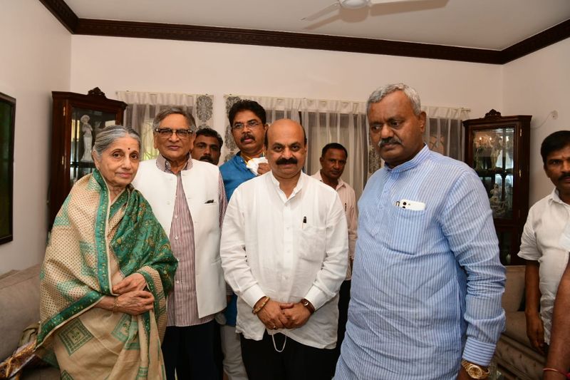 Official Invitation to SM Krishna for the Inauguration of Mysuru Dasara grg