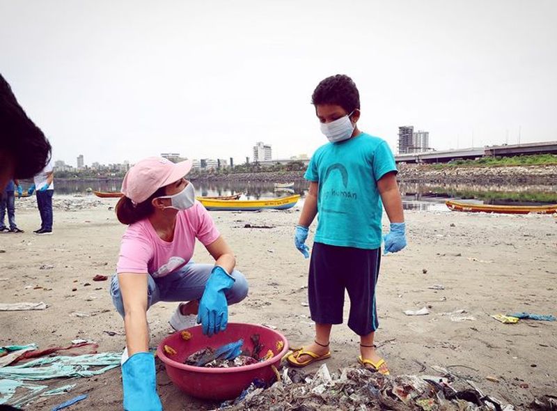 Jacqueline Fernandez cleans beach on Gandhi Jayanti under YOLO foundation