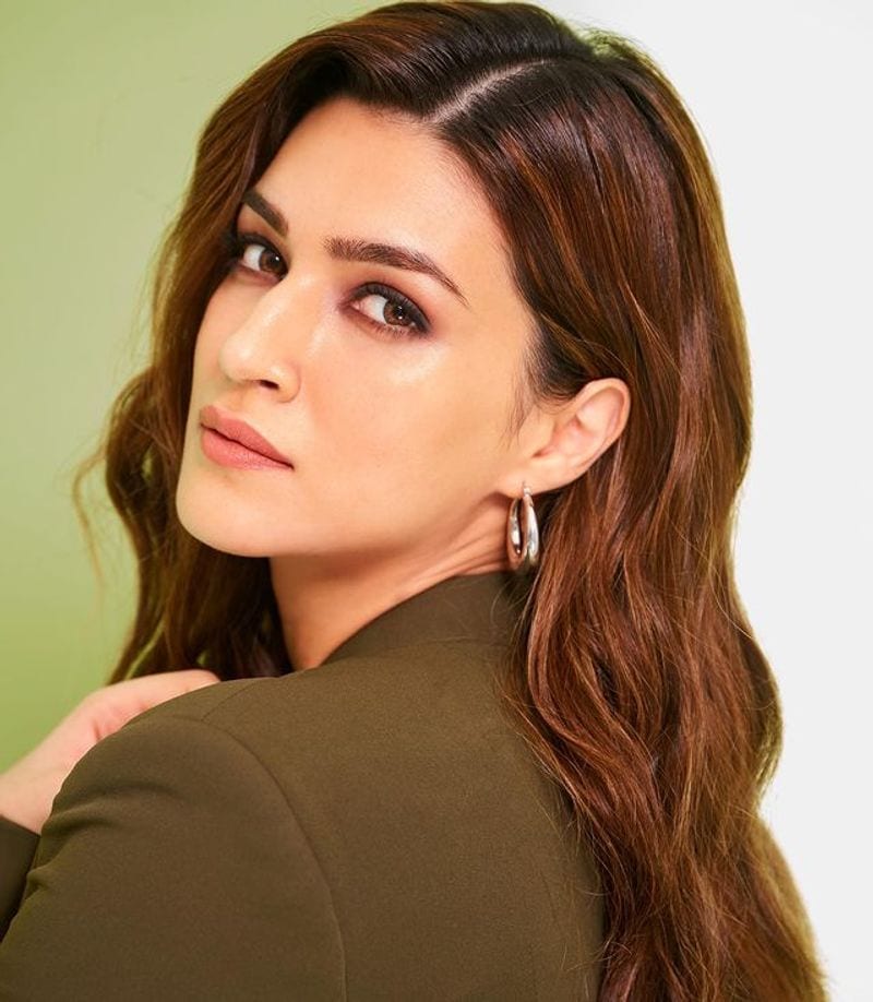 Adipurush heroine Kriti Sanon latest photos goes viral