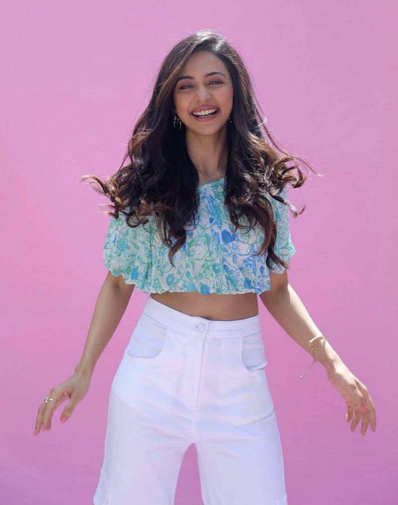 rakul preet singh belly show with small top latest hot photos goes viral