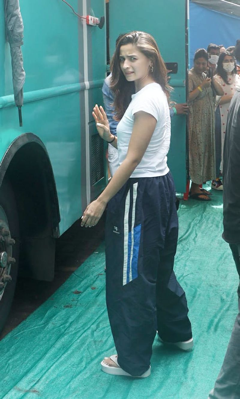 Alia Bhatt to Sohail Khan to Nora Fatehi: Celeb inspired street style fashion looks (spotted pictures)-SYT