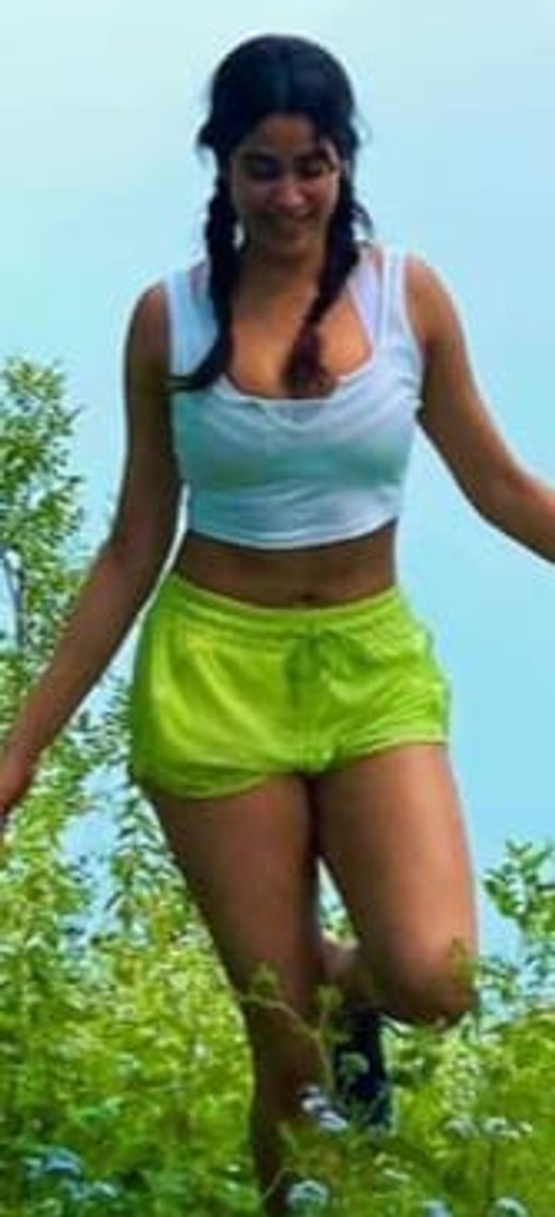 bollywood Actress Janhvi Kapoor became a Flower Child in a crop top and tie dye pants Photos goes viral BRD