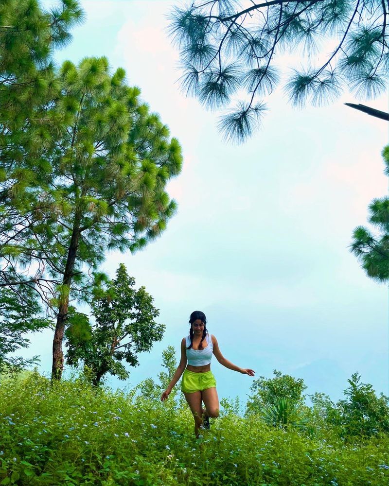sridevi daughter janhvi kapoor enjoys her vacation rises heat in shorts