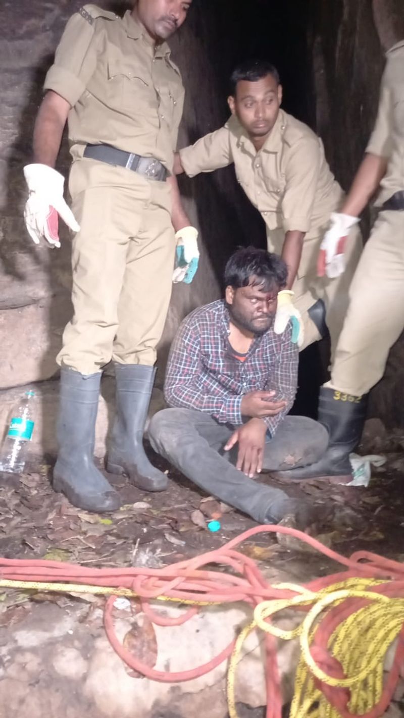 Police Resucued Young Man Who Fell in to the 140 Foot Trench at Gokak in Belagavi grg